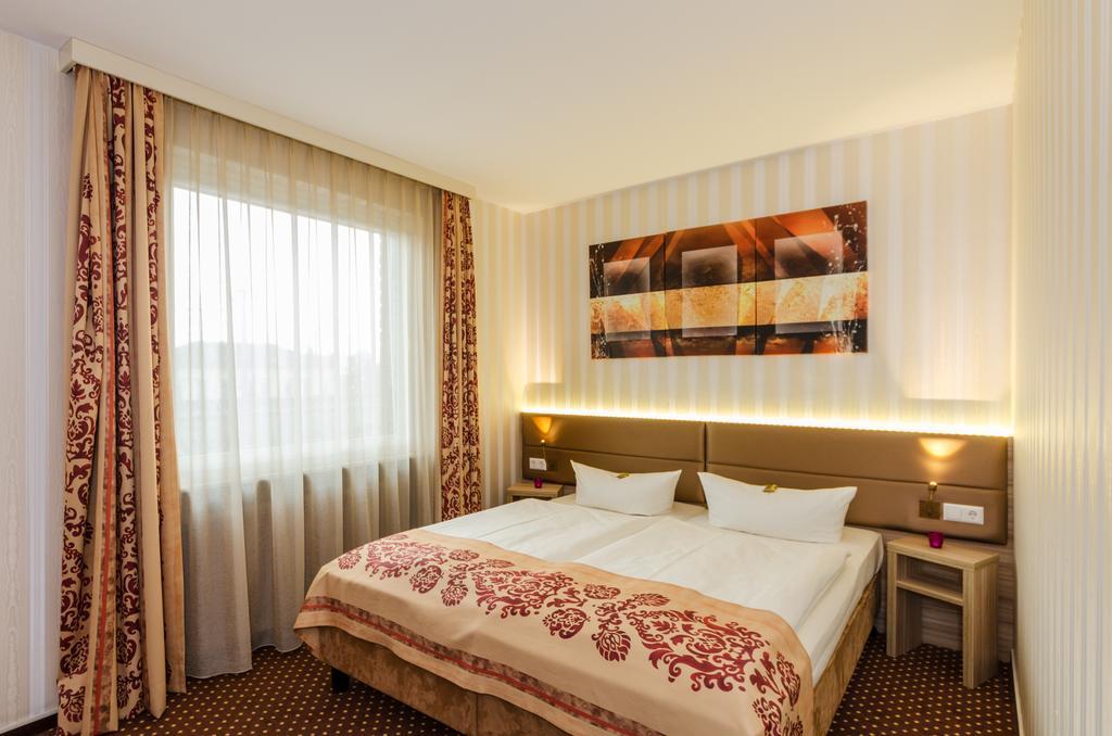 Hotel Alte Post Lehrte Buitenkant foto