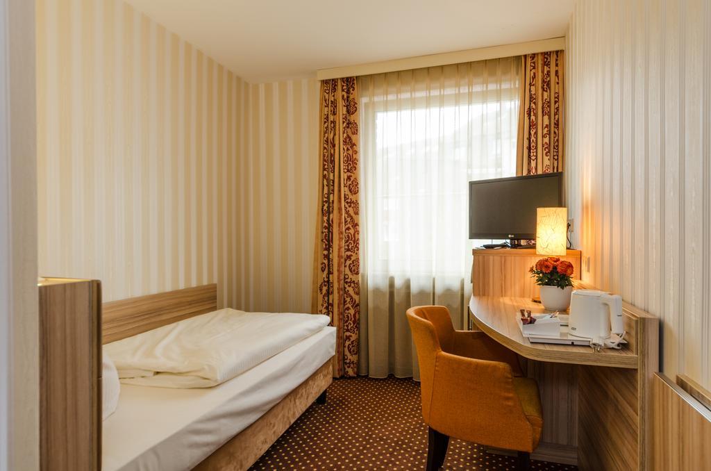 Hotel Alte Post Lehrte Buitenkant foto